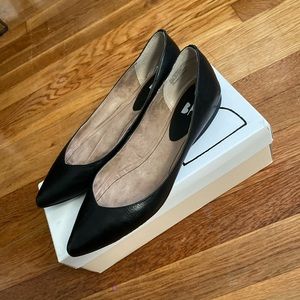 LEATHER FLATS-by BP